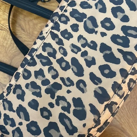 🆕DKNY Torie Leopard Print Tote NWT - Picture 9 of 9